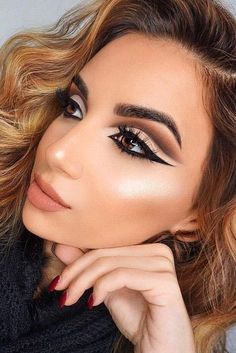 Maquillaje Cut Crease, Machiaj Smokey Eyes, Winter Eyeshadow, Nude Eye Makeup, Eye Makeup Looks, Cut Crease Makeup