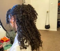 Half Down Claw Clip, Half Up Half Down Curly, Down Curly Hairstyles, Curly Hair Half Up Half Down, Quick Curly Hairstyles, Mixed Curly Hair, Cute Curly Hairstyles, Curly Hair Styles Easy, Hairdos For Curly Hair