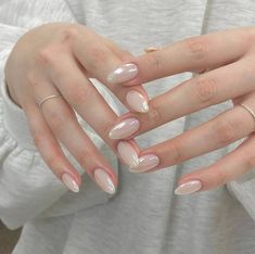 Simple Soft Gel Nails Design, Minimalistic Wedding Nails, Nail Art Neutral Colors, Shellac Nails Almond Shape, Clean Nail Look, Nails For Traveling, Clean Look Nails, Elegant Nails Gel, Neutral Color Nail Designs