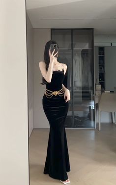 Feminine energy Aesthetics ♡ Credit to original creators for images/videos. I don't own this content. Dark Feminine Dresses, Low Cut Black Dress, Feminine Dresses, Clean Fashion, Classy Prom Dresses, Traditional Indian Outfits, Jumpsuit Elegant, Dark Feminine