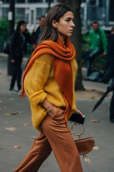 Fashion Week Outfit, Style Casual Chic, Fashion Blogger Style, Brown Pants, Winter Trends, Yellow Sweater, Blogger Style, 가을 패션, Colourful Outfits