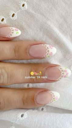 Nails Very Simple, Flower Bouquet Nails, Cute Nail Ideas Summer, Clean Summer Nails, Shirt Nails, Business Place, Summery Nails, Girly Acrylic Nails