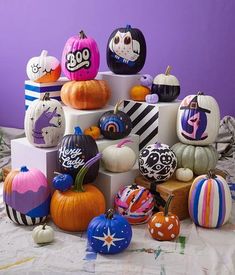 there are many decorated pumpkins on the table