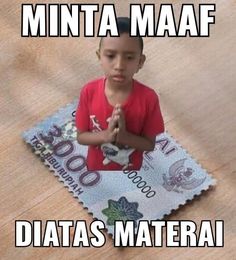 a young boy sitting on top of a table next to a sign that says, mintta maaf datas material