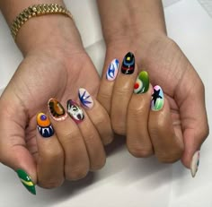 Funky Nail Ideas Fun, Nail Ideas Fun, Funky Nail Ideas, Doodle Nails, Blooming Nails, Nail Design Glitter, Quick Nail Art, Heat Map, Minimal Nails