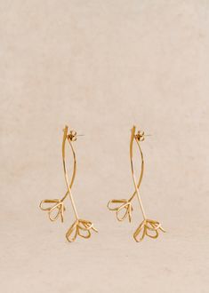 Gold-plated recycled brass earrings;Non-plated surgical steel stems to avoid allergy risks;Weight: 5 g / 0.17 oz;Length: 6.8 cm / 2.3 in Gold Wire Earrings, French Jewelry Style, Jewelry Style Guide, French Jewelry, Girl Jewelry, Jewelry Style, Flower Detail, Colorful Jewelry, Timeless Accessories