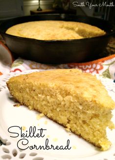 A simple recipe for classic Southern cornbread made with plain cornmeal and buttermilk in a cast iron skillet sizzling with hot bacon grease. South Your Mouth, Buttermilk Cornbread, Skillet Cornbread, Southern Cornbread, Iron Skillet Recipes, Biscuit Bread, Ham And Beans, Ham And Bean Soup, Bacon Grease