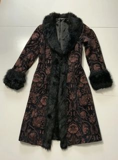 Vintage 90s Y2K Betsy Johnson Faux Fur Tapestry Steampunk Duster Coat Sz. 8 | eBay 90s Coats For Women, 60s Clothes Women, Vintage Free People, Vintage Outfit Inspo 90s, Mystic Style Fashion, Whimsigoth Coat, Vampy Clothes, Penny Lane Coat Outfit, 70s Western Aesthetic