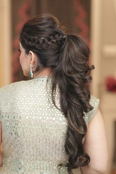 Pony Hairstyle For Saree Look, Wedding Hairstyles For Heavy Hair, Saree Pony Hairstyle, Latest Hairstyles With Saree, Ponytail For Saree Look, Ponytail On Saree, Pony On Saree, Pony Hairstyle On Saree, Sangeet Pony Hairstyle