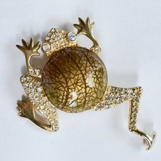 Vintage Frog Brooch, Rhinestone Enamel Frog Pin, Large Frog Brooch, Signed SJ, Vintage Frog Jewelry - Etsy Frog Pin, Frog Brooch, Vintage Frog, Frog Jewelry, Frog Pins, Gold Brooch, Saint James, Gold Brooches