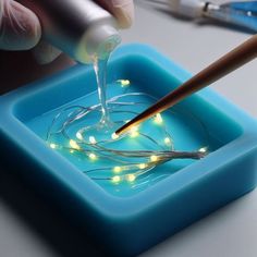 Resin Crafts With Lights, Epoxy Silicon Mold, Resin Lights Diy, Using Resin In Crafts, Diy Resin Molds Ideas, How To Make A Resin Mold, How To Layer Resin, Creative Resin Ideas, Epoxy Resin Lamp Diy