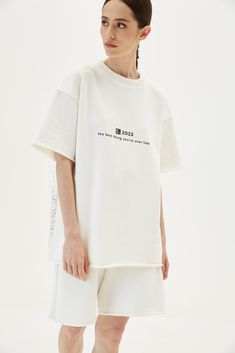 T-Shirt Personality White – ALMZV Modern Relaxed Fit T-shirt With Text Print, White Slogan T-shirt Oversized, Oversized White Slogan T-shirt, Oversized Logo Print T-shirt For Loungewear, Relaxed Fit Drop Shoulder T-shirt With Letter Print, Relaxed Fit T-shirt With Text Print And Drop Shoulder, White Relaxed T-shirt With Graphic Print, Relaxed White T-shirt With Graphic Print, Oversized Logo Print Tops For Loungewear