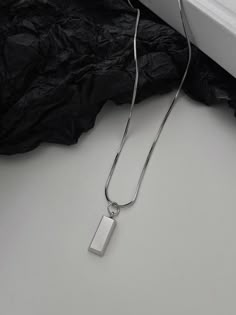 Type: AccessoriesMaterial:SteelGender: MaleNecklacelength: 46cm ( 18.1 inches )Extension chain:6cm ( 2.4 inches ) Male Necklace, Mens Silver Chain Necklace, Locket Design, Minimalist Pendant, Silver Chain For Men, Neck Accessories, Mens Silver Necklace, Mens Jewelry Necklace, Jewelry For Men