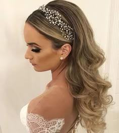 Wedding Hairstyle Inspiration - Hair and Makeup Girl Wedding Hairstyles For Girls, Amazing Wedding Makeup, Wedding Haircut, Unique Wedding Hairstyles, Gorgeous Wedding Makeup, Best Wedding Makeup, Wedding Makeup Tips, Elegant Wedding Hair, Best Wedding Hairstyles