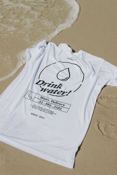 Mock Up T Shirt, Shirt Logo Design, Shirt Design Inspiration, Product Shoot, Graphic Design Lessons, Instagram Feed Ideas, 로고 디자인, Fashion Photoshoot