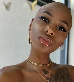 Bald Head Tattoo, Bald Women Fashion, Shave Eyebrows, Big Lips Natural, Bald Head Women, Bald Girl, Bald Hair, Bald Women, Bald Heads