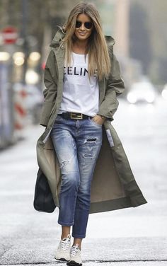 Casual Meal Outfit Winter, Tomboy Women Outfits, M Size Outfits, 2023 Jeans Trends, Casual Chique Stijl, Oversized Trench, Oversized Trench Coat, Walking Down The Street, Mode Kimono