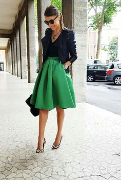 Rok Midi, Rok Outfit, Looks Chic, 가을 패션, Green Skirt, Mode Inspiration, Office Outfits, Work Fashion, Outfits Casuales