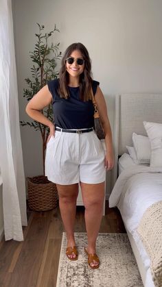 Shorts Outfits Plus Size Summer, Linen Pants Outfit Summer Plus Size, Midsize Fashion Elegant, Linen Outfit Plus Size, Plus Size Short, Summer Outfits Linen Shorts, Plus Size Outfits Shorts, Vacation Outfit Midsize, Plus Size Neutral Outfit Summer