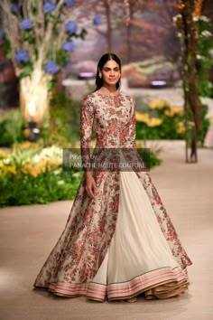 Jacket Lehenga, Nikkah Dress, Mode Abaya, Indian Gowns, Dress Indian Style, Wedding Lehenga, Stylish Dresses For Girls, Indian Wedding Outfits