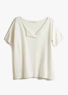 A cozy, lightweight split neck tee with contrast trim and a relaxed, easy fit. Can be worn with any of our bottoms for sleeping or lounging around. Our cotton/cupro blend gives this sleep tee a natural, breathable texture you just want to sink into. Details Lightweight organic cotton blend knit Contrast trim at split neck and cuffs in ivory Model is a size 4 and wears a size small Overall length is 22" from neck for size small Machine washable delicate Ab Day, Dream Reality, Women Lifestyle, French Inspired, Summer Heat, Contrast Trim, Comfortable Fashion, Leisure Wear, Slow Fashion