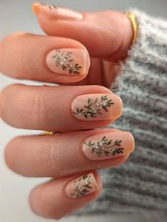 Christmas nail ideas Nail Art Noel, Kutek Disney, Milky Nails, Winter Nail Designs