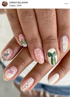 Christmas nails 🎄 Cute Flower Designs For Nails, Girly Holiday Nails, Bow Fall Nails, University Of Utah Nails, Loveshackfancy Nails, Fall Nails With Bows, Builder Gel Nail Ideas, Quilt Nails Designs, Fall Bow Nails