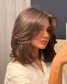 Cortes de cabelo em camadas para inspirar | beauty buzz Penteado Cabelo Curto, Glow Up?, New Hair, Hair Inspiration, Short Hair Styles, Makeup, Hair Styles, Hair