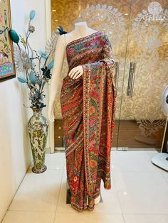 Stone Gold Jewellery, Kashmiri Hand Embroidery, Hand Embroidery Saree, Kashmiri Saree, Kalamkari Fabric, Diwali Dresses, Embroidery Sarees, Indian Wedding Gowns