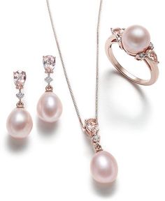 Dream Quinceanera, Pink Pearl Jewelry, Rose Gold Jewelry Set, 14k Rose Gold Jewelry, Breastmilk Jewelry, Pink Pearl Necklace, Ring Rosegold, Pearl Necklace Designs, Pink Pearls