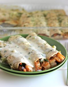 Damn Delicious, Roasted Shrimp Enchiladas with Jalapeño Cream Sauce Jalapeño Cream Sauce, Shrimp Enchiladas, Roasted Shrimp, God Mat, Mexican Dishes, Cream Sauce, Seafood Dishes, Tortillas