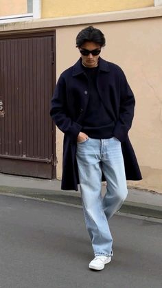 Men Parisian Outfit, Men’s Fall European Fashion, Italy Mens Fashion Winter, Classic Masculine Style, London Mens Fashion Winter, Nyc Christmas Outfit Men, Men's Fall Fashion 2024, Amsterdam Mens Street Style, Monochrome Navy Blue Outfit