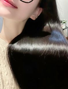 Xiaohongshu Hair, Healthy Silky Hair, Silky Black Hair, Beauty Self Care, Healthy Black Hair, Shiny Black Hair, Silky Shiny Hair, Smooth Shiny Hair, Glass Hair