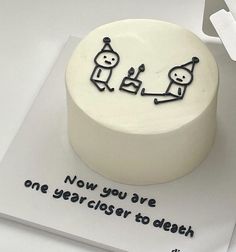 Birthday Quote Aesthetic, 90s Cake Design, Meme Birthday Cake Funny, Funny Birthday Cakes For Friends, Heartstopper Cakes, Cute Birthday Cakes Aesthetic, Birthday Cake Funny Ideas, Birthday Cake Drawing Aesthetic, Anime Bday Cake