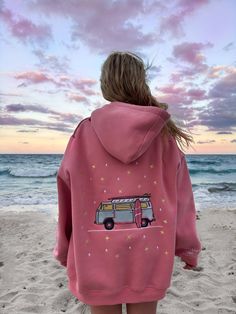 Spend your SUNKISSED summer nights wrapped up in this adorable embroidered sweatshirt Oversized and way too comfy!! Pink Cute Oversized Hoodies, Pink Colorful Hoodies, Embroidered Vans, Vans Sweatshirt, Star Hoodie, Girly Christmas, Vans Hoodie, 2024 Outfits, Comfy Sweatshirt