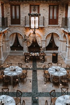 an overhead view of tables and chairs set up for a formal function in a courtyard