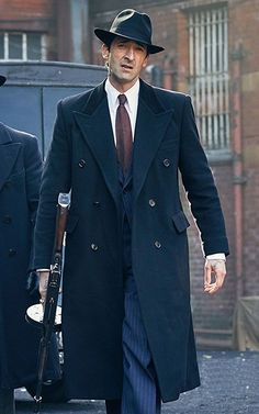 Peaky Blinders Aesthetic Outfits, Peaky Blinders Luca Changretta, Luca Changretta Aesthetic, Peaky Blinders Italian Mafia, Adrien Brody Peaky Blinders, Italian Mafia Outfit, Mafia Outfits Men, Peaky Blinders Coat, Mafia Suit