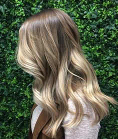 Grow Out Balayage Natural, Dark Roots To Light Brown Hair, Smudge Root Bronde, Dusty Brown Hair With Blonde Highlights, Ash Blonde Root Melt, Mousy Blonde, Rooty Blonde Balayage, Subtle Blonde Balayage, Level 7 Hair Color