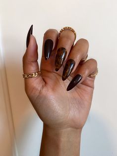 Pictured: Almond Shape These Chocolate Brown nails with tortoise print accent nails are the perfect option for fall! Nails are made to order, creation time is 5 business days, not including weekends. SIZE CHART XS : Thumb 3 / Point 6 / Middle 5 / Ring 7 / Pinky 9  S : Thumb 2 / Point 5 / Middle 4 / Ring 6 / Pinky 9 M : Thumb 1 / Point 5 / Middle 3 / Ring 6 / Pinky 8  L : Thumb 0 / Point 4 / Middle 3 / Ring 5 / Pinky 6 SIZE  DETAILS 0 // 18mm 1 // 16mm 2 // 15mm 3 // 14mm 4 // 13mm 5 // 12mm 6 // Almond With A Point Nails, Tortoise Almond Nail Designs, Level One Nail Art, Brown Nail Colors Opi, Tortieshell Nails, Black Tortoise Nails, Jewelry Nails Design, Brown Tip French Nails, Fall Girly Nails