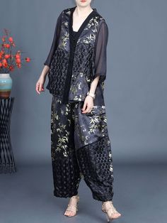 Styles:	Ethnic Material:	70% Song Brocade +30% Tencel Clothing Length:	Regular Sleeve Length:	3/4 Sleeve Collar:	V-Neck Pattern:	Printed Season:	Summer  #coat #twopieces #sets #elegant Summer Coat, Silk Wide Leg Pants, Short Cardigan, Yellow Print, Casual Jumpsuit, Black Set, Fashion Over 40, Loose Dress, Linen Clothes