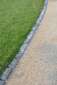 an image of someone's lawn edging in the middle of their yard with grass