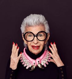 Iris Apfel Jewelry, Iris Apfel Young, Retro Housewife, Diy Clothes Life Hacks