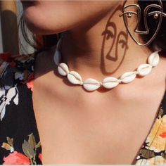 White Natural And Real Shell Choker One Size Fits All Casual White Jewelry For Beach Season, Casual Spring Vacation Jewelry, Casual Beach Jewelry For Spring, Casual Spring Beach Jewelry, Beach Day Party, Cowry Shell, Shell Choker, Summer Color, Day Party