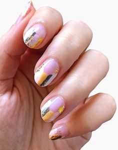 6 Nail Art Ideas to Brighten Up Winter Days #purewow #beauty #trends #nails #winter #nail art Minimal Nail Art, Minimal Nail, Trends Nails, Nails Winter, Nail Polish Trends, Clear Nail Polish, Winter Nail Art, Beauty Regimen, Winter Nail