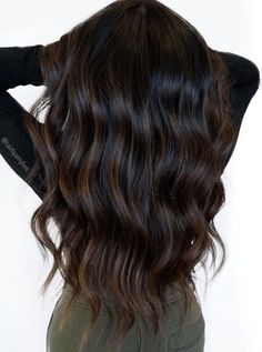 Dark Chocolate Brown Hair, Beige Hair, Black Hair Balayage, Dark Brunette Hair, Icy Blonde Hair, Brown Hair Inspo, Hair Color Caramel, Chocolate Hair, Chocolate Brown Hair