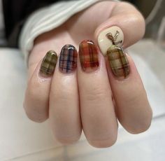 vintage indie fashion twee twee fashion twee aesthetic indie girl twee pop 2010s fashion cinephile zooey deschanel letterboxd 50s 60s 70s vintage girl vintage plaid nails Plaid Nails, Pretty Gel Nails, Nagel Inspo, Cat Kuku, Zooey Deschanel, Nail Art Ideas