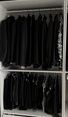 Black Vibe Aesthetic, Black Wardrobe Closet, Black Capsule Wardrobe, Everyday Bag Essentials, Black Wardrobe, Everyday Fashion Outfits, Luxury Lifestyle Dreams, Men Fashion Casual Outfits