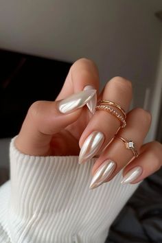 New Year Chrome Nails, Chrome On French Tip, Nail Art Chrome Design, Pearl Nails Color, Pearl Winter Nails, Disco Nail Designs, Silver Chrome Nails Almond, Nails Pearl Effect, Latest Nails Design 2024