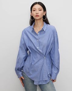 A striped shirt with a simple design and easy to use.

It is lightweight and comfortable to wear, making it stress-free to wear.

The loose silhouette instantly creates a loose look.
◾️Model
Height/Weight：170cm(66.9in)
Fitting Size：M
◾️Material
polyester　65％
cotton　35％



Size (cm)
Length
Chest
Shoulder
Sleeve Length


S
69
127
54
50.5


M
70
131
55
51.5


L
71
135
56
52.5 Blue Striped Long Sleeve Top, Spring Shirt With Vertical Stripes And Shirttail Hem, Horizontal Stripe Long Sleeve Top For Work, Blue Horizontal Stripe Long Sleeve Top, Long Sleeve Horizontal Stripe Work Top, Long Sleeve Horizontal Stripe Workwear Top, Long Sleeve Horizontal Stripe Tops For Spring, Blue Long Sleeve Tops With Horizontal Stripes, Blue Long Sleeve Top With Horizontal Stripes