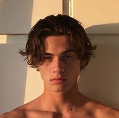 Male Haircuts Curly, Surfer Hair, Middle Part Hairstyles, Mens Hairstyles Thick Hair, Wavy Hair Men, Men Haircut Styles, Corte De Cabelo Masculino, Boys Haircuts